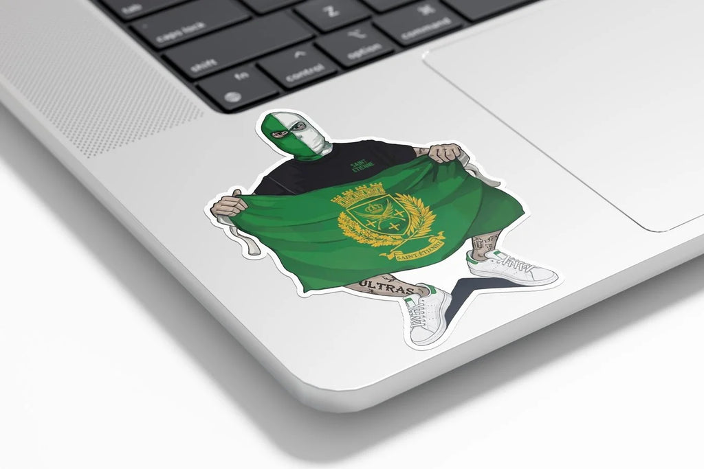 Sticker Vinyle Saint-Étienne – Supporter Ultra Masqué avec Drapeau Vert – Résistant Eau & UV