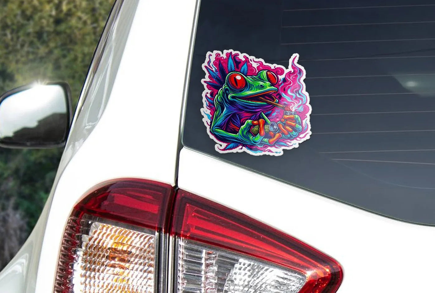 Sticker Vinyle – Grenouille Déjanté à l’Herbe Magique CBD Skunk Weed – Résistant UV et Eau