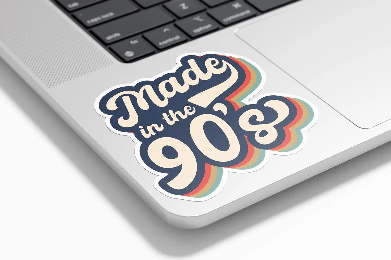 Sticker Vinyle "Made in the 90's" - Autocollant Rétro Années 90 - Découpe Personnalisée, Résistant Eau & UV