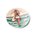 Sticker Surfeuse Bohème Vinyle - Résistant à l'Eau/UV, Blonde Ambiance Mer et Vagues, 8cm
