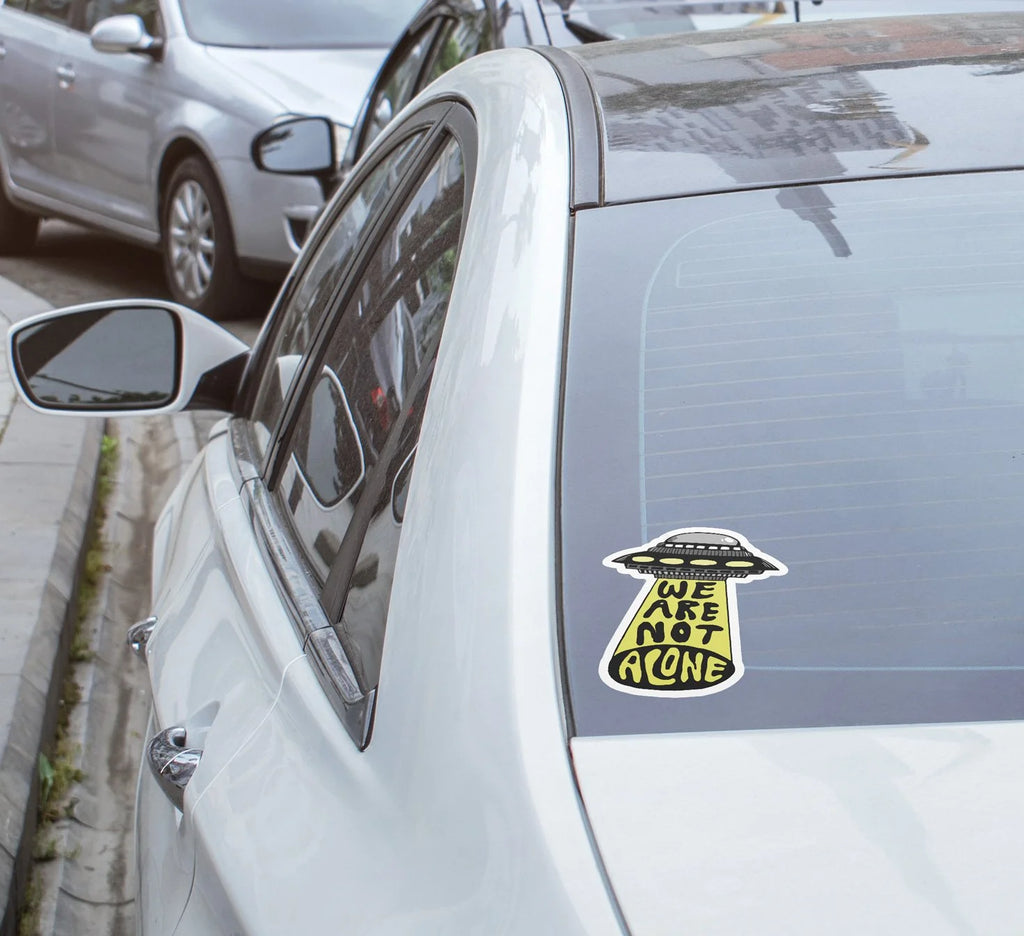 Sticker Vinyle Alien - Soucoupe Volante Extraterrestre 'We Are Not Alone' - Autocollant Résistant Eau & UV