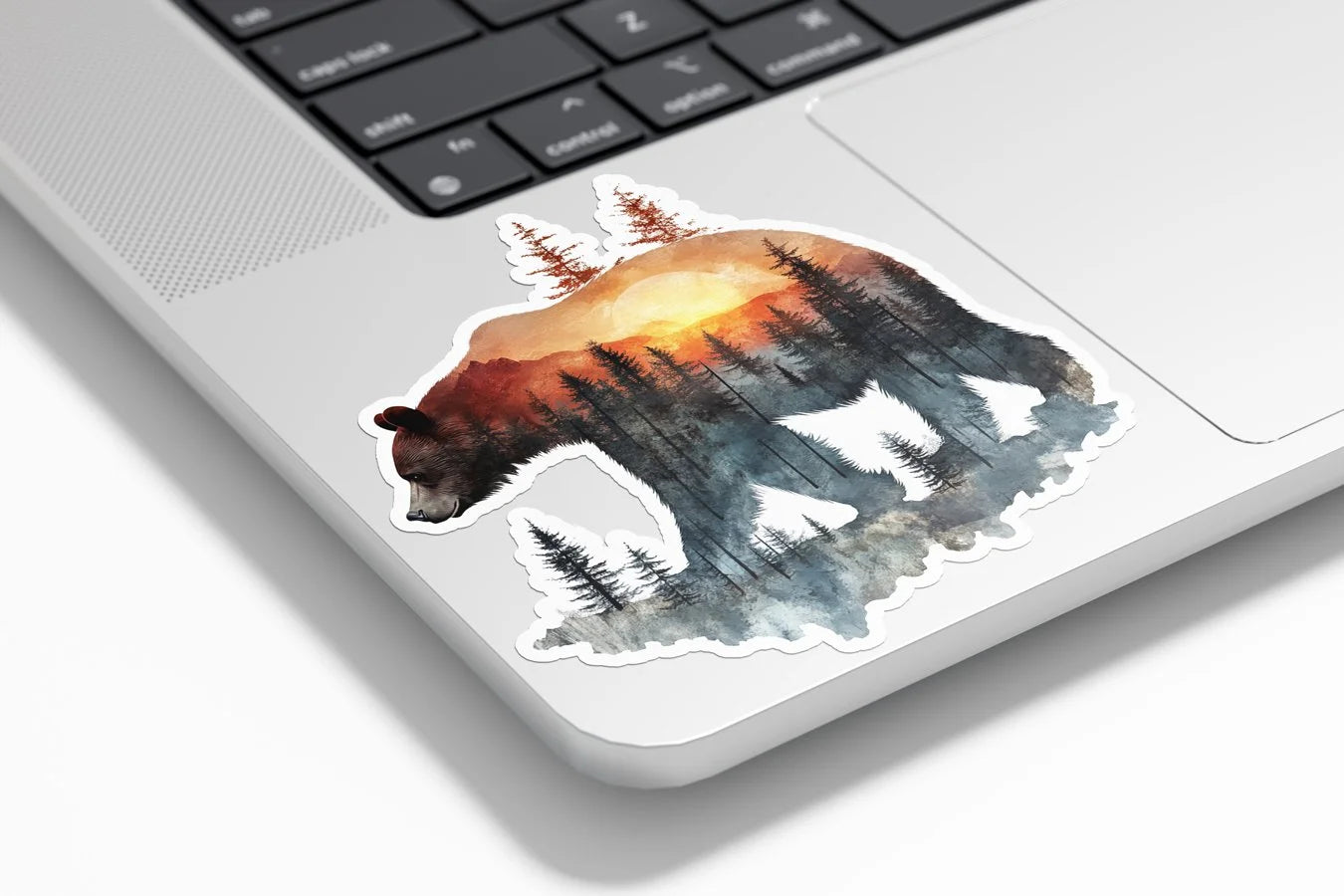 Sticker Vinyle Ours & Forêt | Illustration Aquarelle | Autocollant Étanche et Résistant aux UV | Découpe Personnalisée